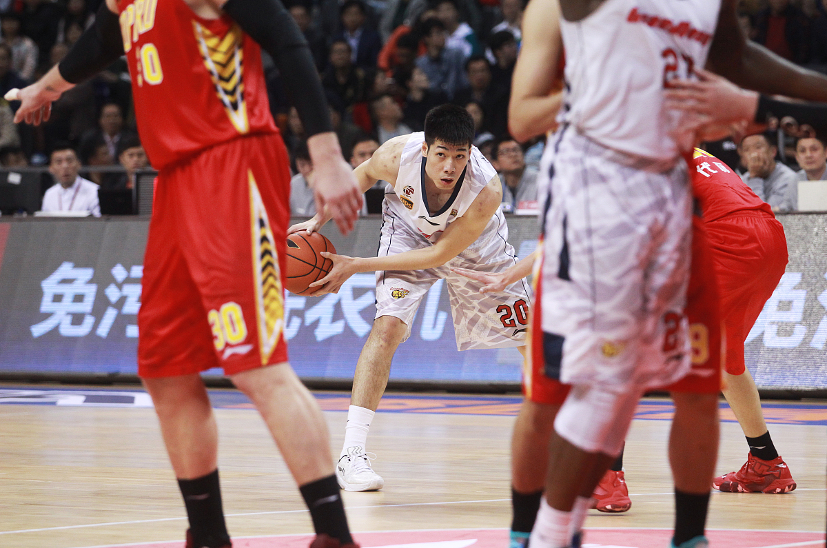 九游体育APP-太狠了！皇家社会清晨远射贴柱布莱顿围绕CBA常规赛绝杀压哨，山东男篮加时末段调整名单