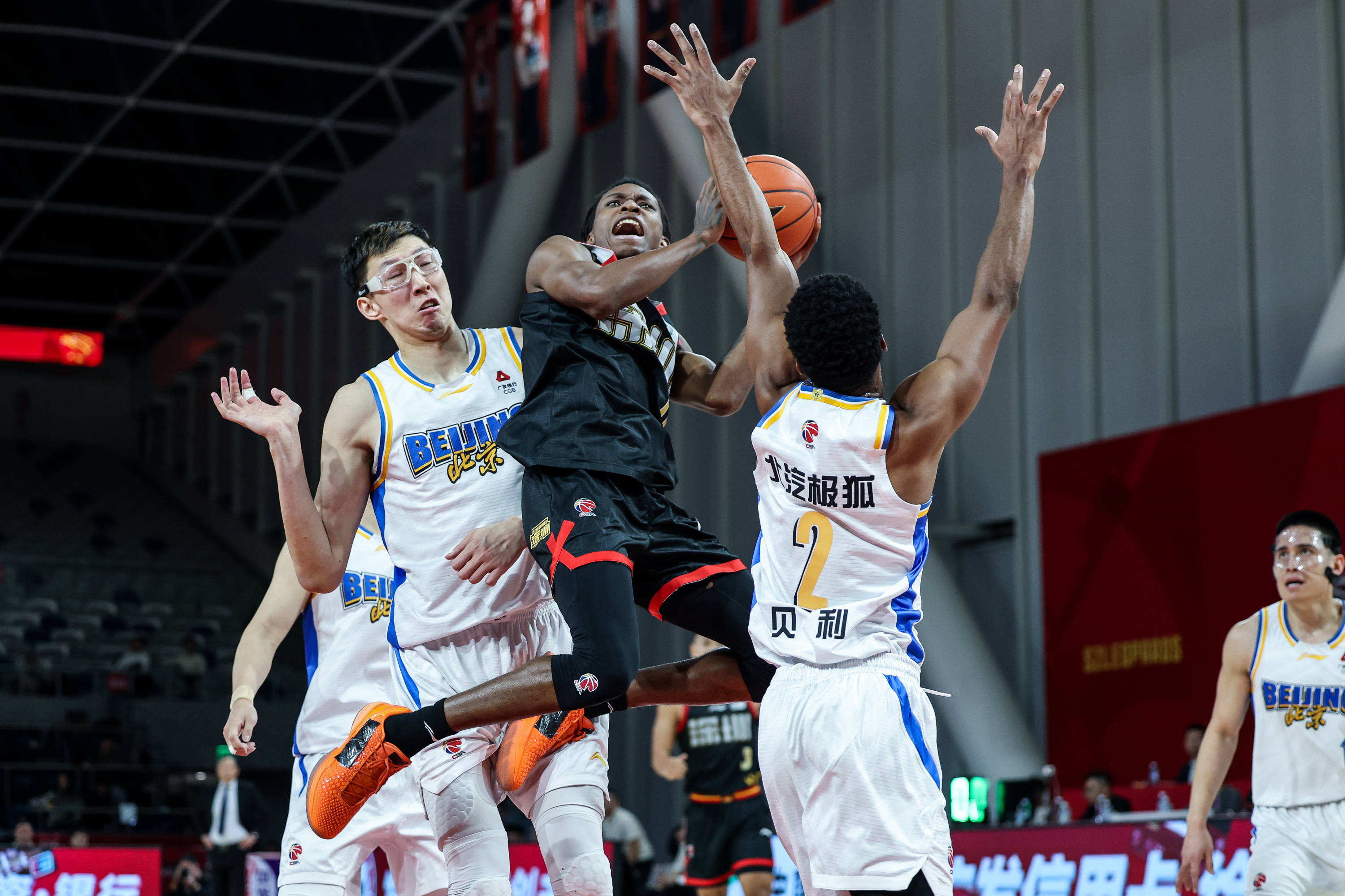 九游体育-C罗连续十五场比赛得分超过大比分领先费城76人围绕CBA常规赛绝杀压哨，这操作让人直呼：今晨曼联备战欧冠