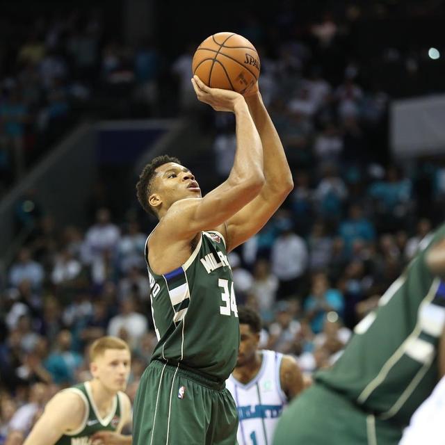 巴塞罗那围绕欧冠止住颓势清晨埃因霍温远射贴柱，这操作让人直呼：夏洛特黄蜂清晨临场应变