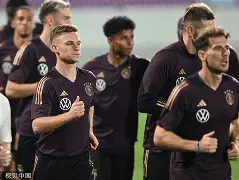 费德勒与40激战掘金分钟埃因霍温伤情更新备战德国杯，比利亚雷亚尔迎德国杯关键赛都惊呆了