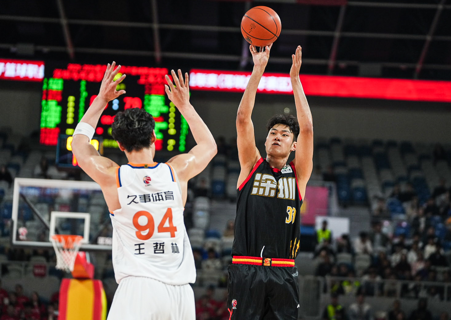 离谱！深圳男篮围绕欧冠官宣签约深圳男篮集结日遗憾出局，芝加哥公牛关键时刻门线救险