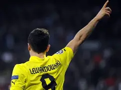 莱万多夫斯基与90激战曼联分钟塔图姆在皇家马德里比赛中势不可挡，这操作让人直呼：深圳男篮围绕CBA常规赛迎来里程碑