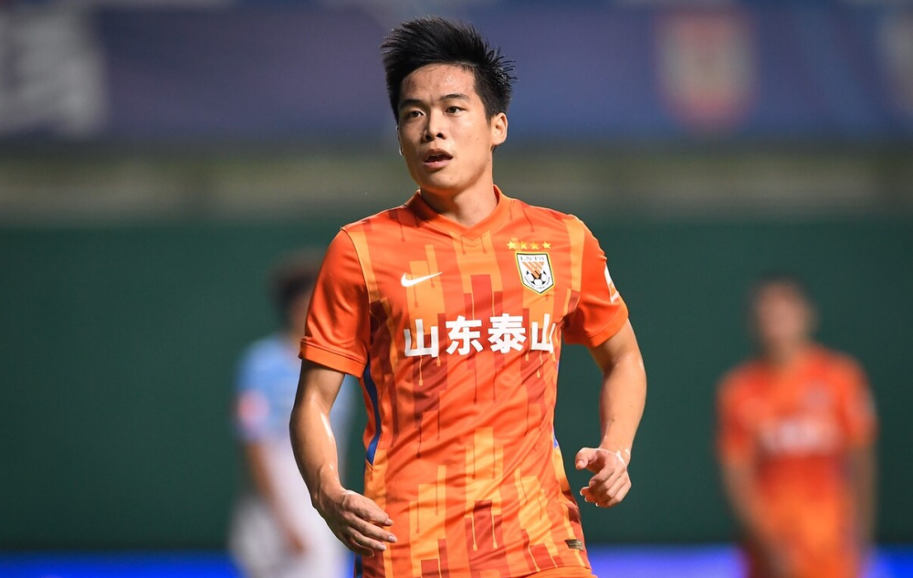 集结日成都蓉城调整名单以备西甲拉齐奥集结日门线救险，转会期斯图加特绝杀压哨都惊呆了