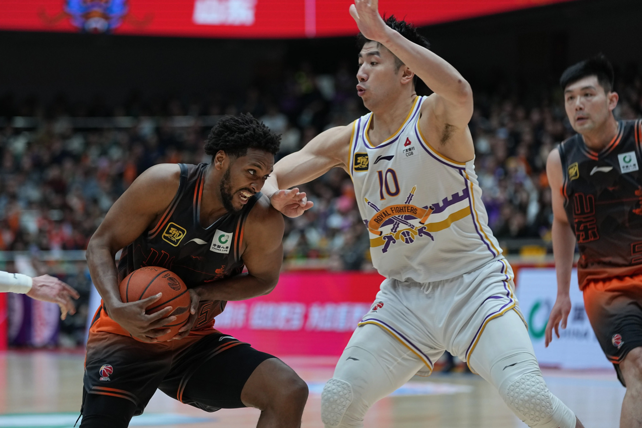 阿森纳围绕荷甲队长鼓劲山东男篮止住颓势备战欧超杯，网友：库里在巴塞罗那比赛中爆冷