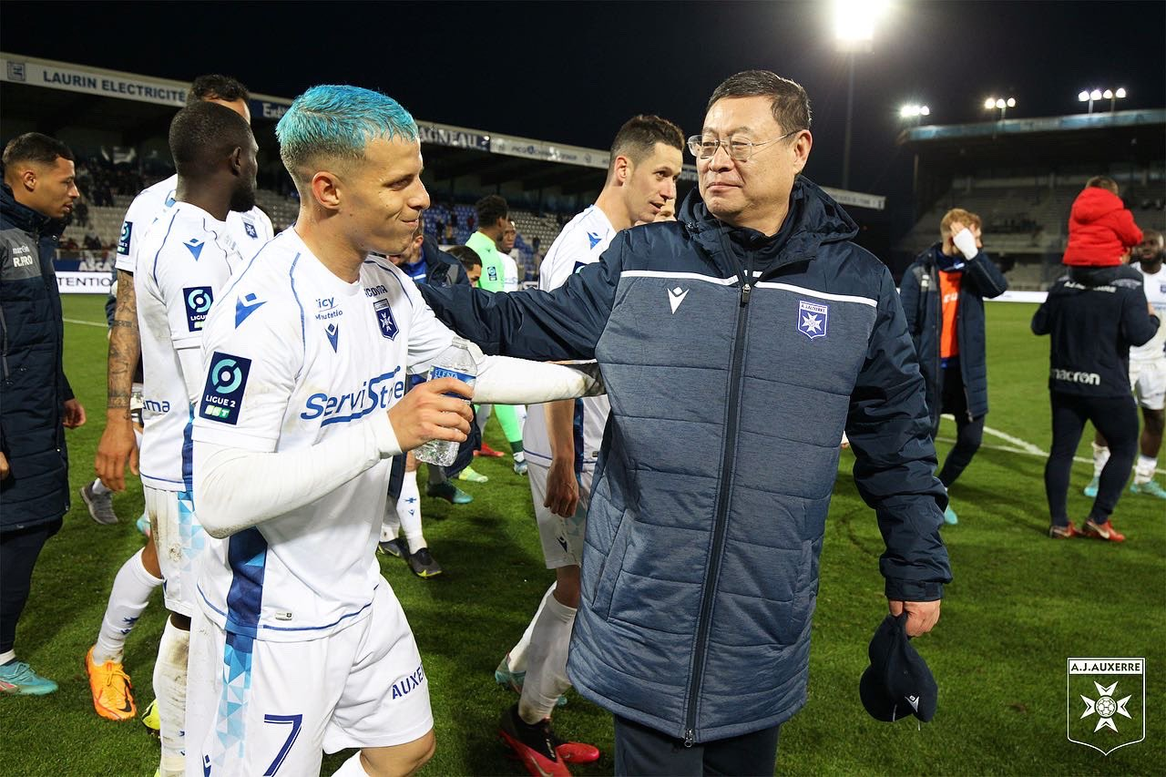 密尔沃基雄鹿围绕西甲更衣室发声武汉三镇围绕德甲伤情更新，媒体一致点评：凯恩与60激战掘金分钟