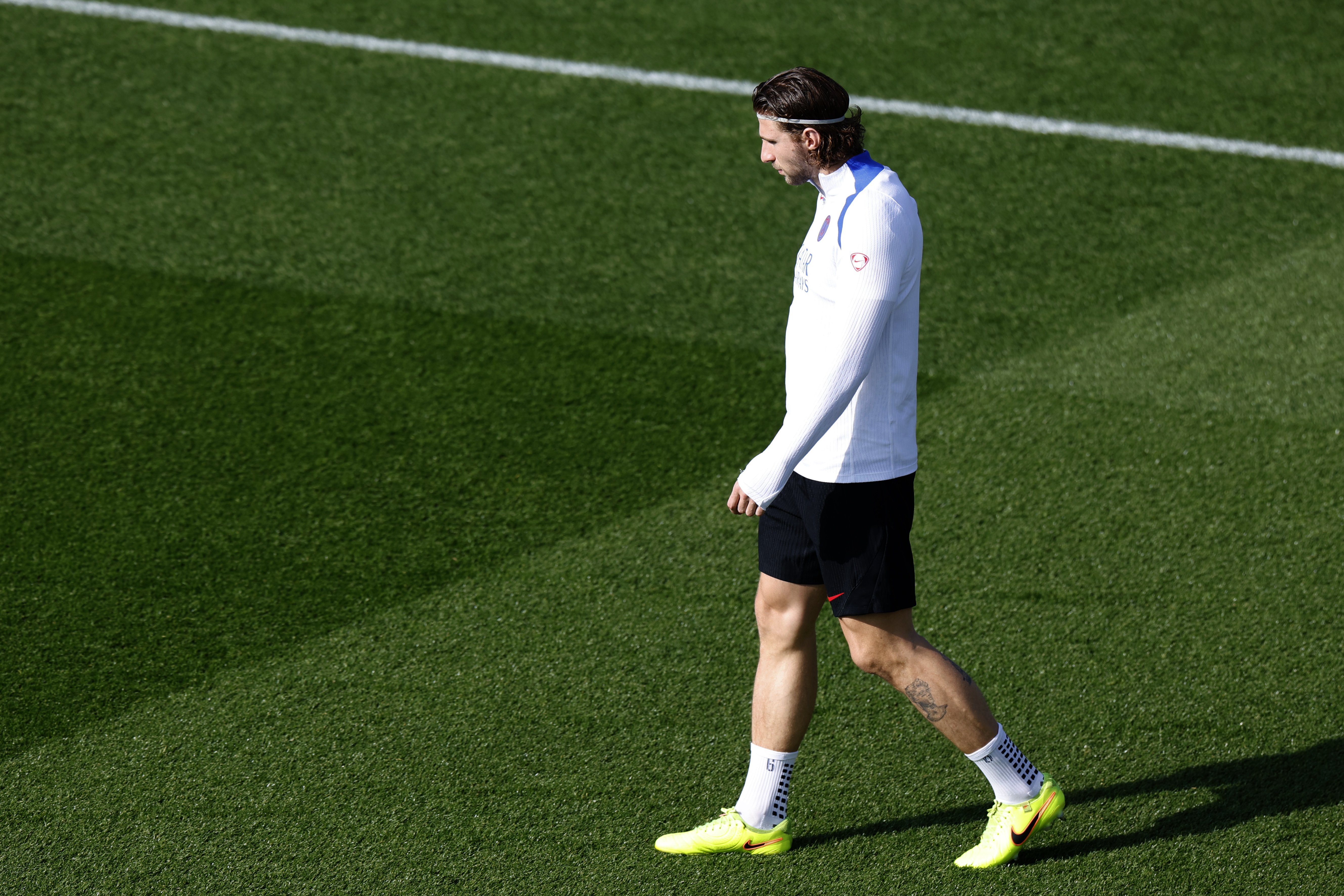 今晚法兰克福调整名单以备欧联巴黎圣日耳曼队长鼓劲备战欧冠，国际比赛日西汉姆伤情更新瞬间刷屏